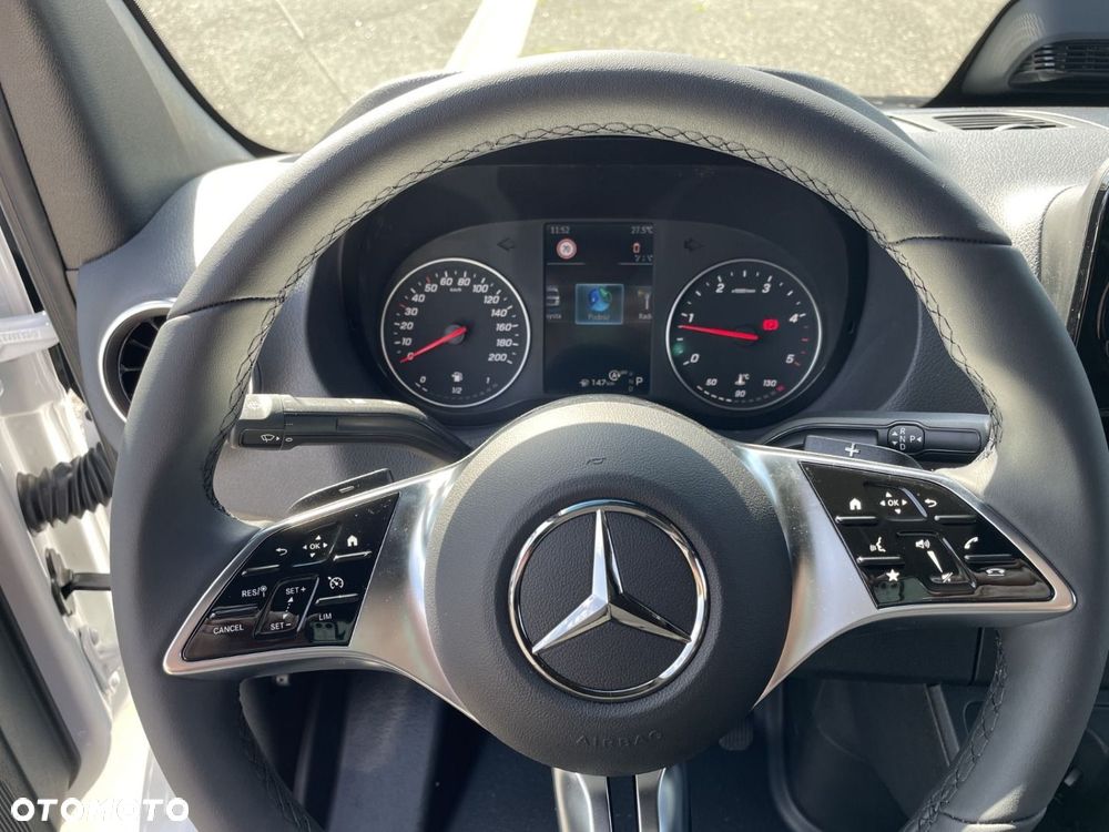 Mercedes-Benz Sprinter - 11