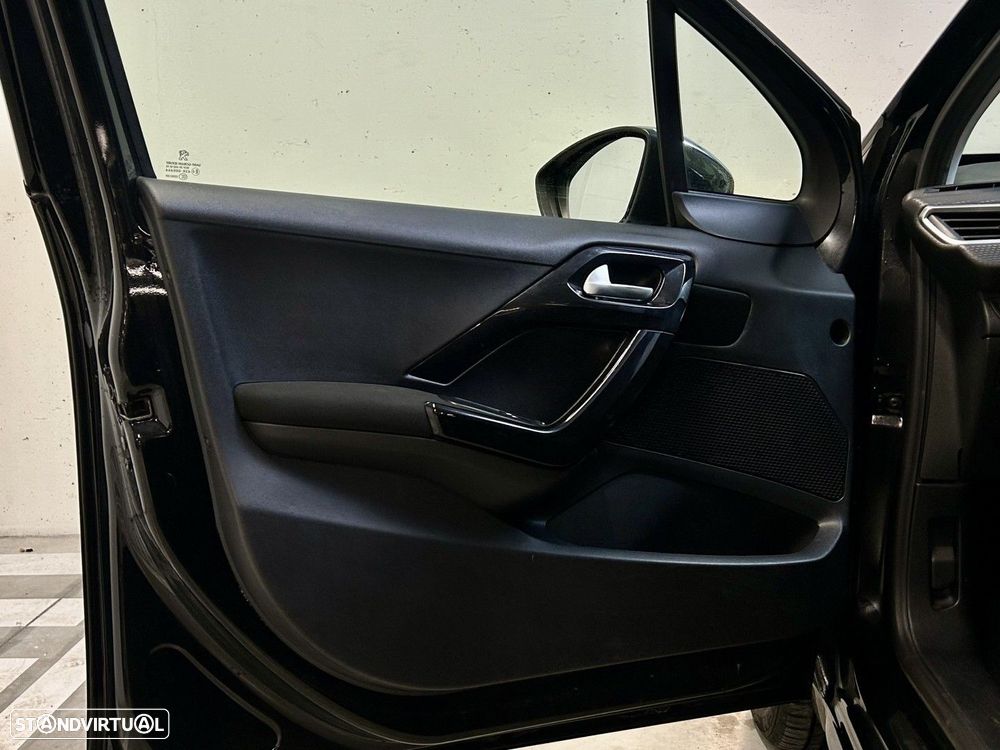 Peugeot 208 1.2 PureTech Style - 25