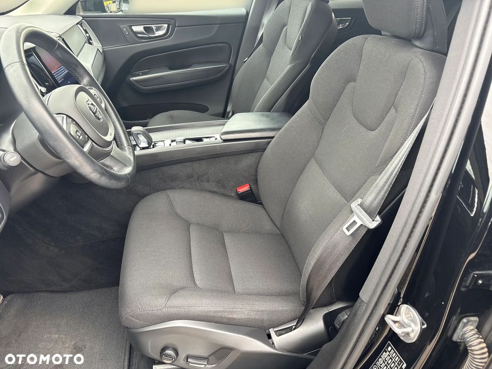 Volvo XC 60 B4 D AWD Momentum Pro - 11