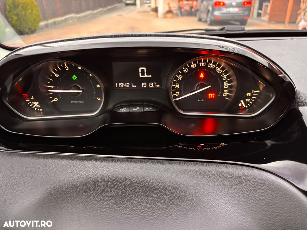 Peugeot 208 1.2 L PureTech Style - 22