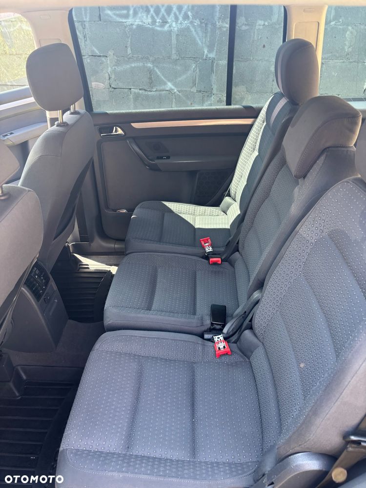 Volkswagen Touran 1.9 TDI Highline DSG - 9