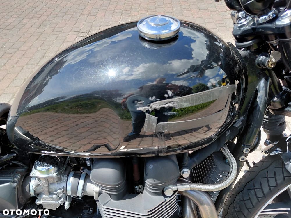 Triumph Bonneville - 16