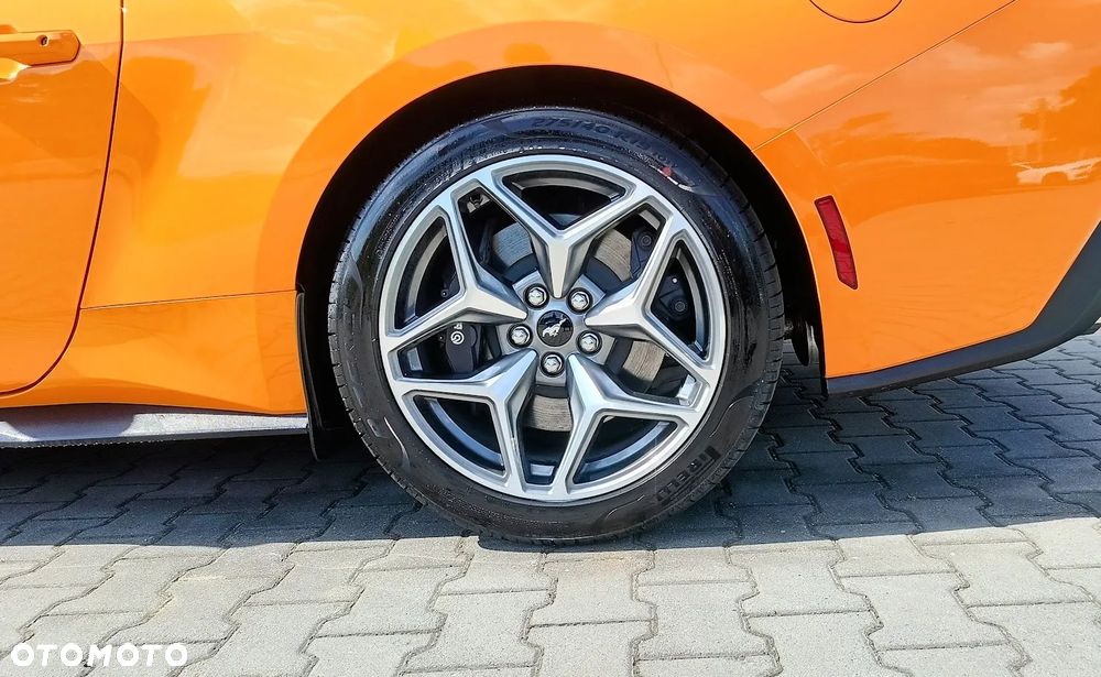 Ford Mustang - 25