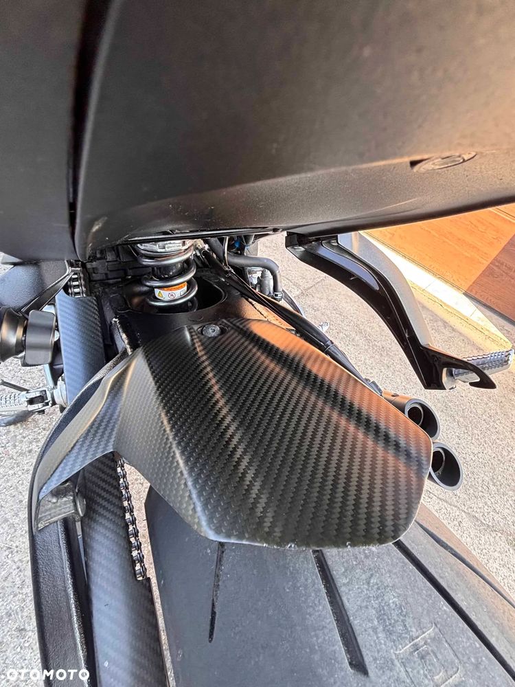 Suzuki GSX 1000 - 16