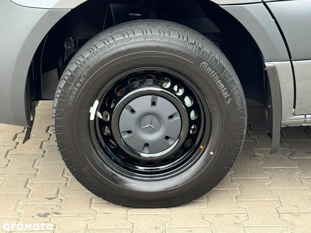 Mercedes-Benz Sprinter - 10