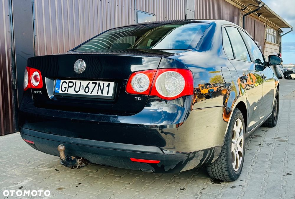 Volkswagen Jetta 1.9 TDI Comfortline - 12