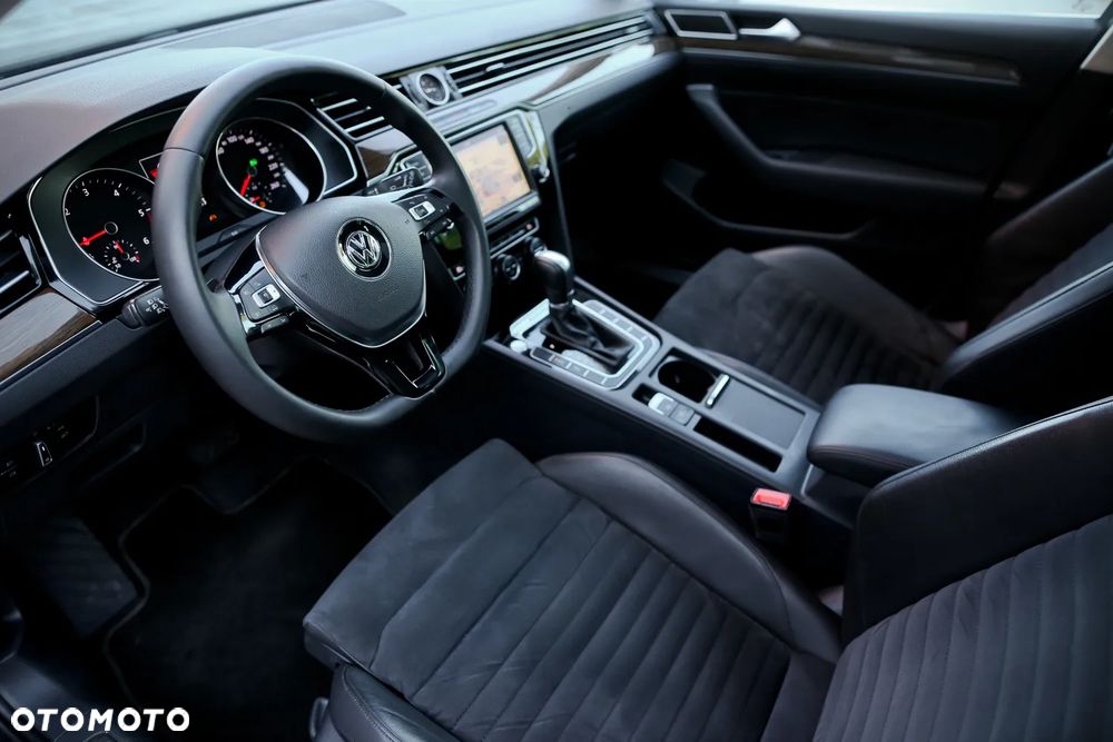 Volkswagen Passat Variant 2.0 TDI SCR 4Motion DSG Highline - 18