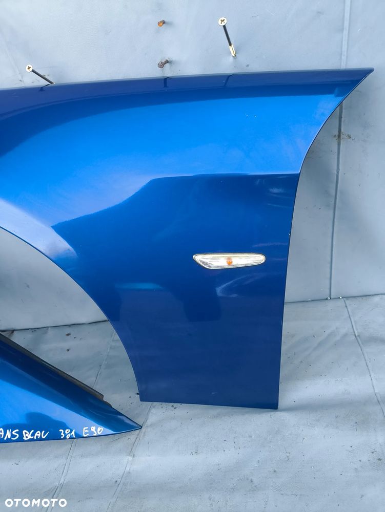 BMW E90 E91 BŁOTNIK PRAWY PRZEDNI 381 LEMANSBLAU - 4