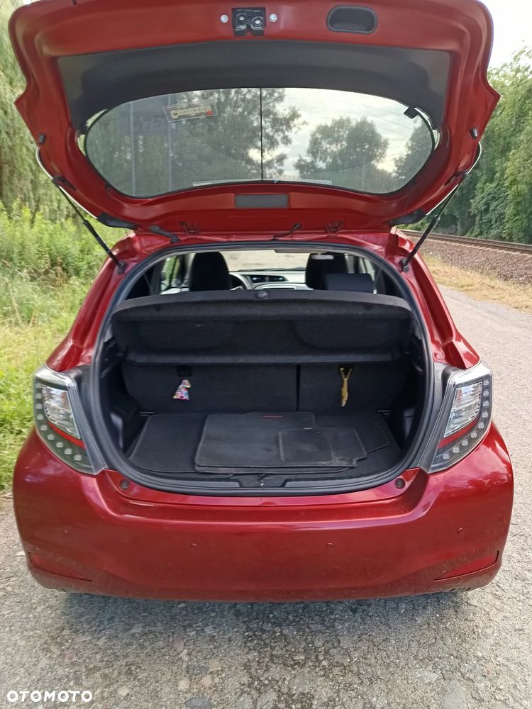 Toyota Yaris Hybrid 100 Premium - 9