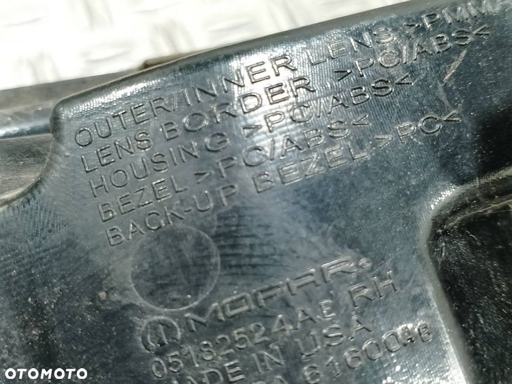 LAMPA TYLNA PRAWA CHRYSLER 200 (JS) 05182524AE SEDAN - 3