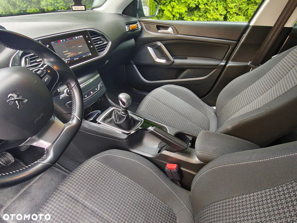 Peugeot 308 1.5 BlueHDi Allure S&S - 9