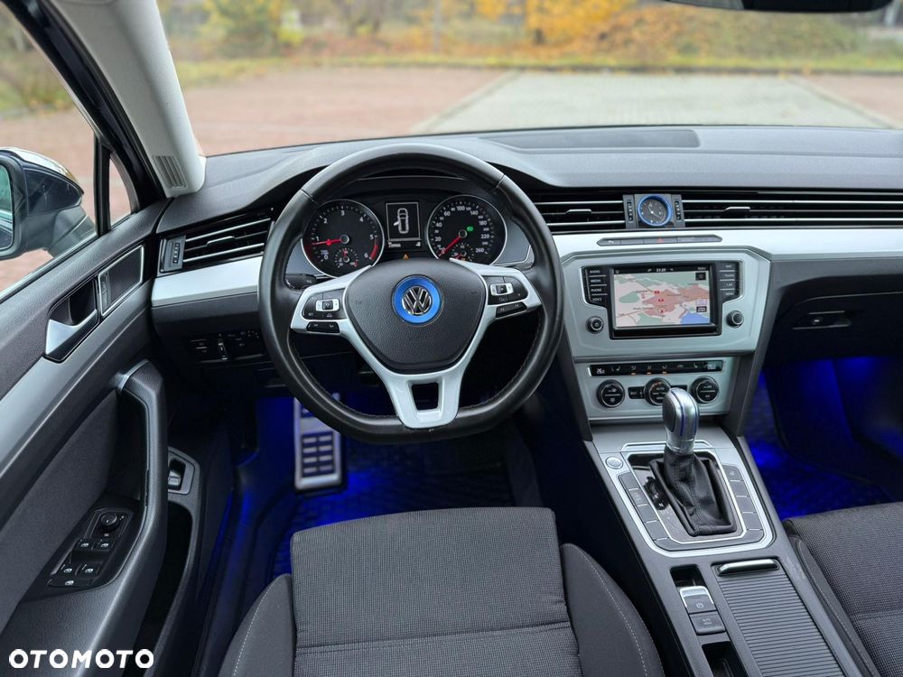 Volkswagen Passat - 8