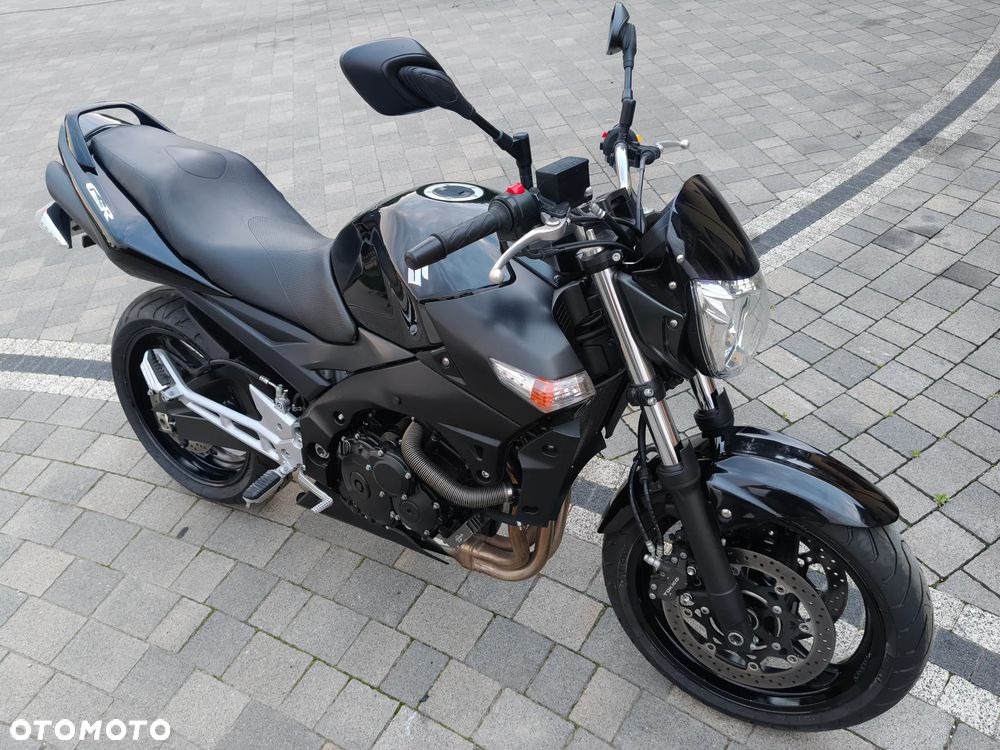 Suzuki GSR - 4