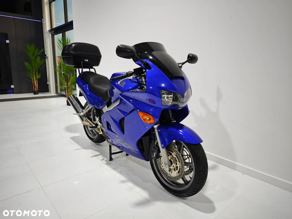 Honda VFR - 2