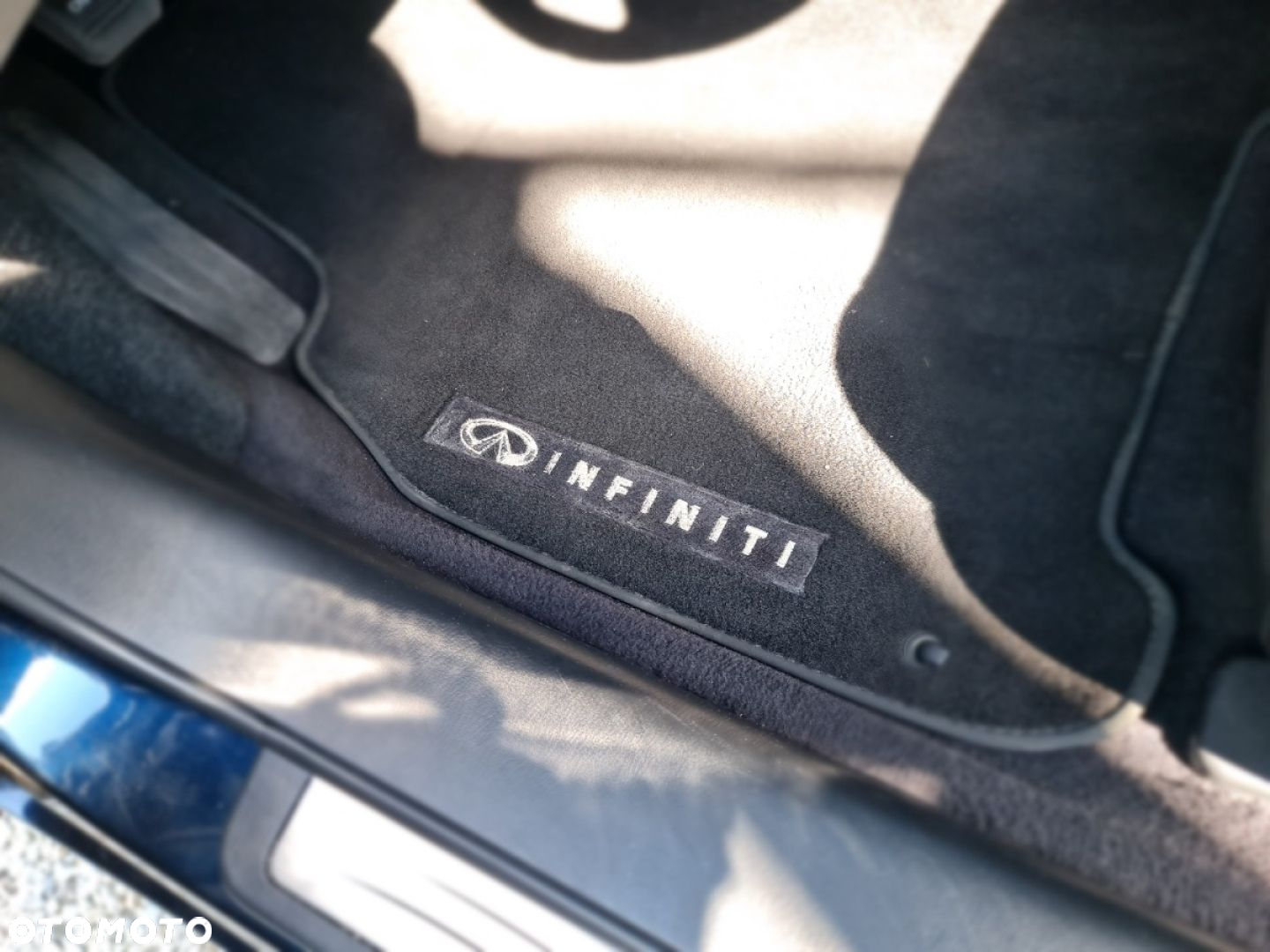 Infiniti Q70 - 16