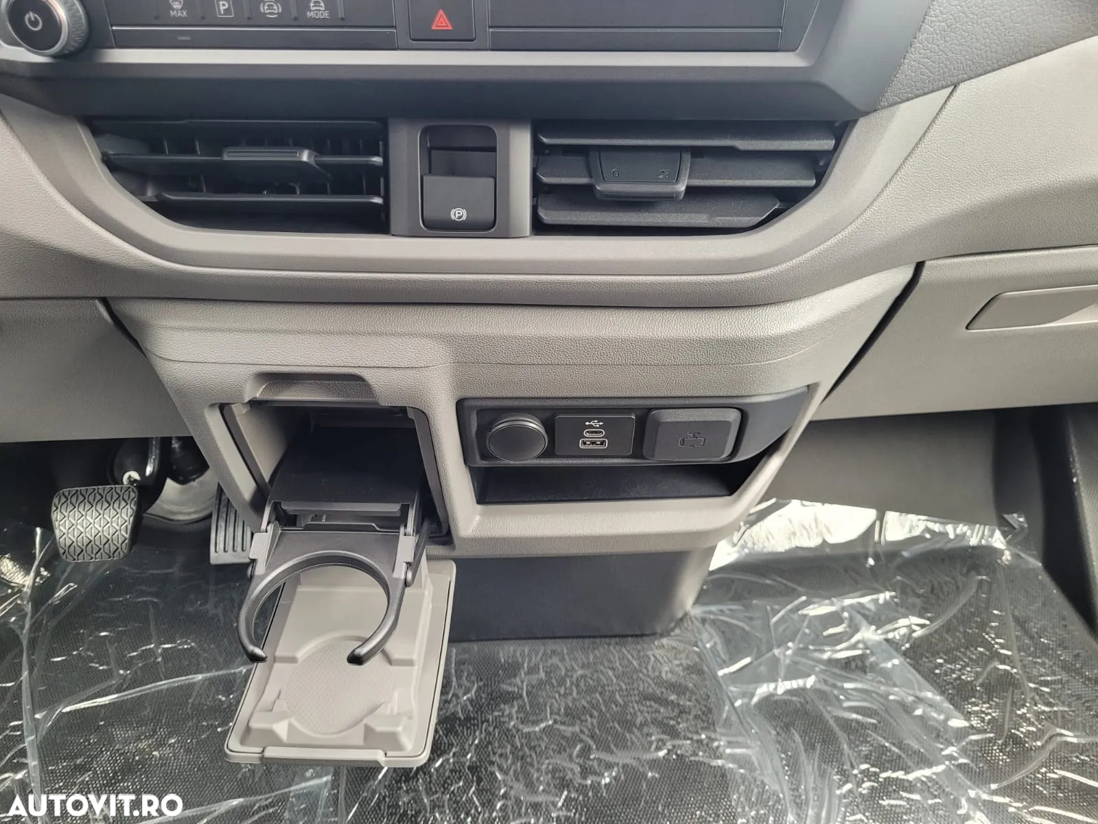 Volkswagen Caravelle - 15