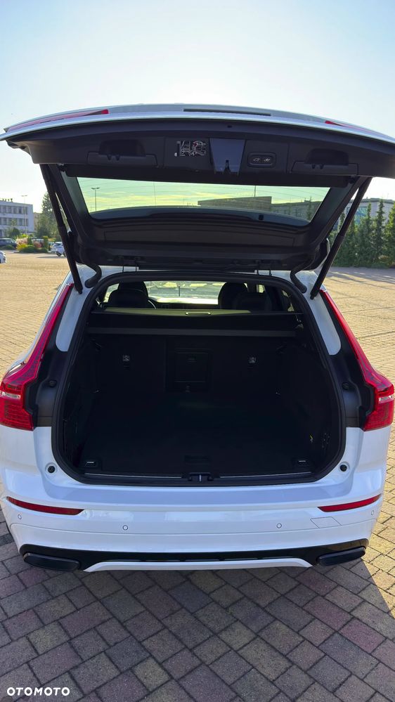 Volvo XC 60 D5 AWD Geartronic RDesign - 13