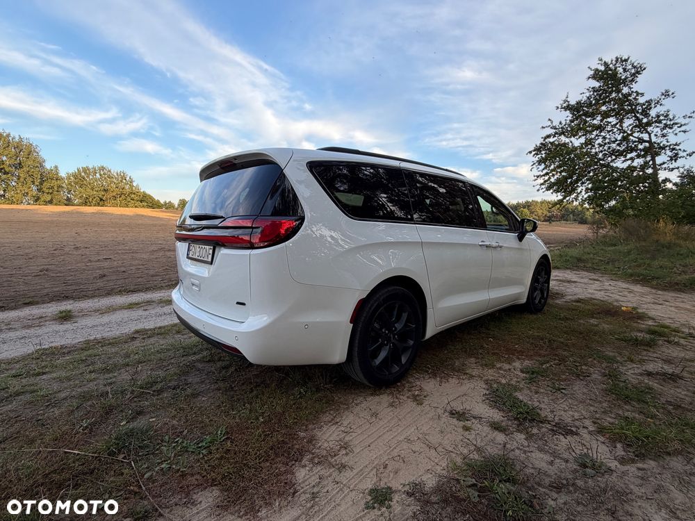 Chrysler Pacifica - 4