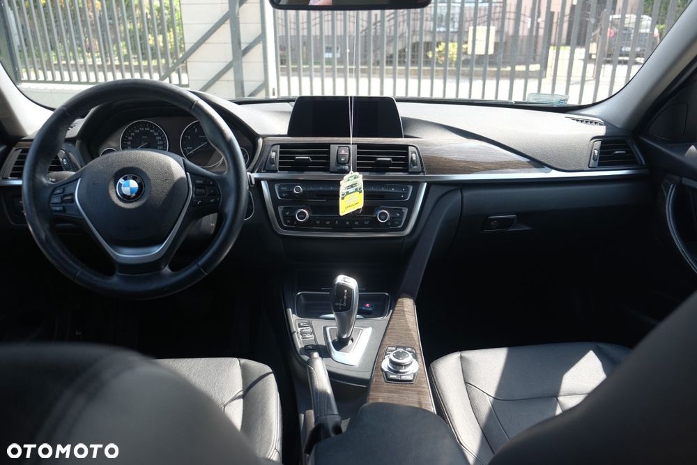 BMW Seria 3 318d Luxury Line - 15