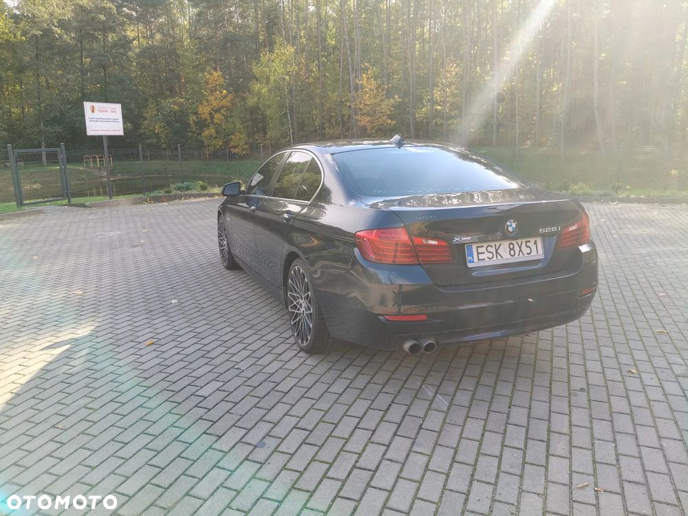 BMW Seria 5 528i xDrive Luxury Line - 6