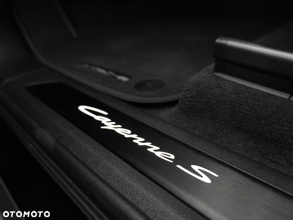 Porsche Cayenne S E-Hybrid PHEV Black Edition - 22