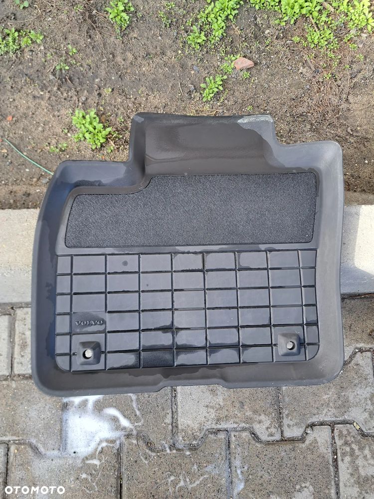 Zestaw dywaników gumowych czarnych Volvo XC40 C40 Orginalnych - 6