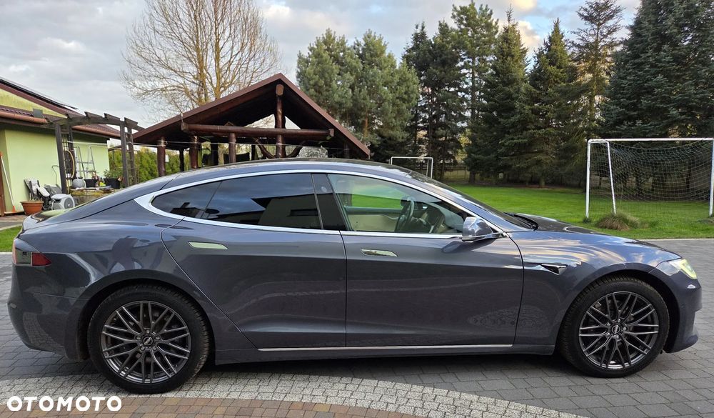 Tesla Model S - 13