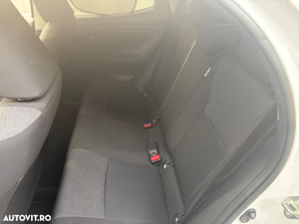 Toyota Yaris 1.5 VVT-i HSD Active - 9