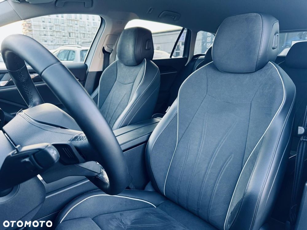 Volkswagen Passat - 12