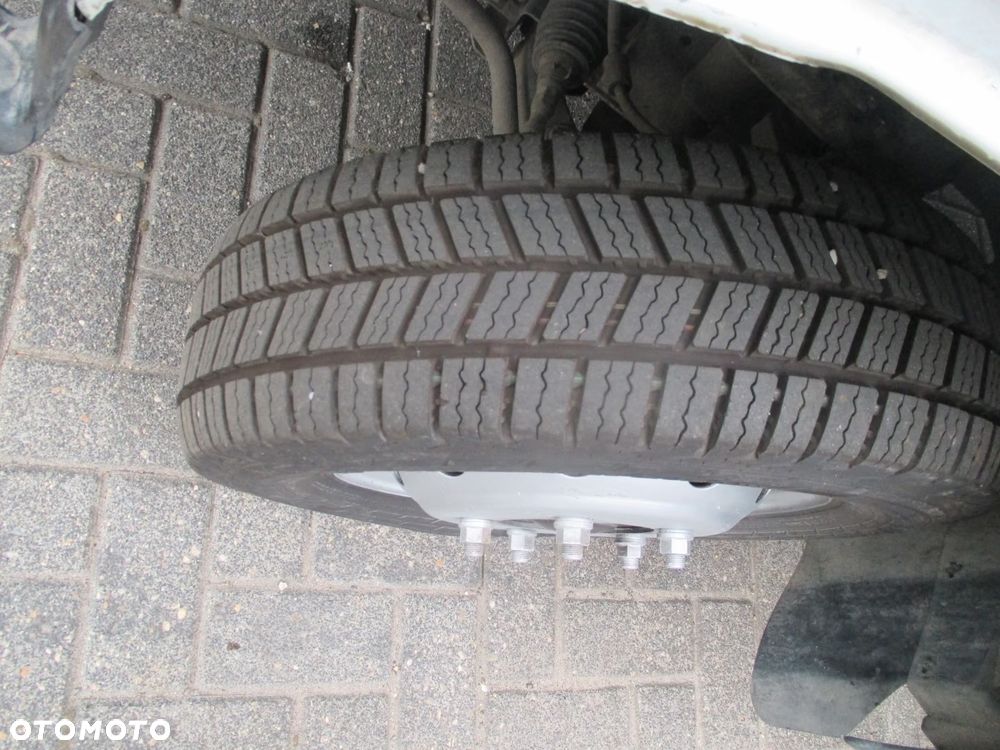 Renault Maxity - 12