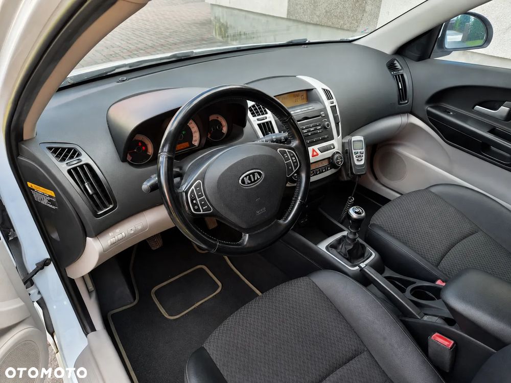 Kia Ceed 2.0 crdi Comfort + - 10