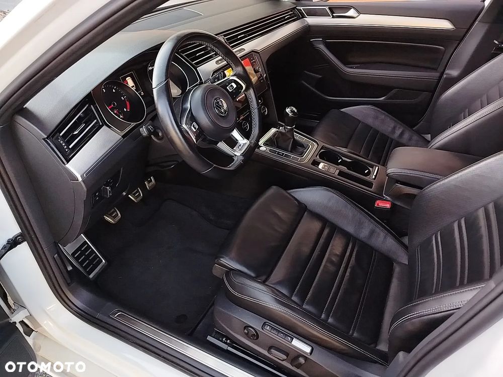 Volkswagen Passat - 8