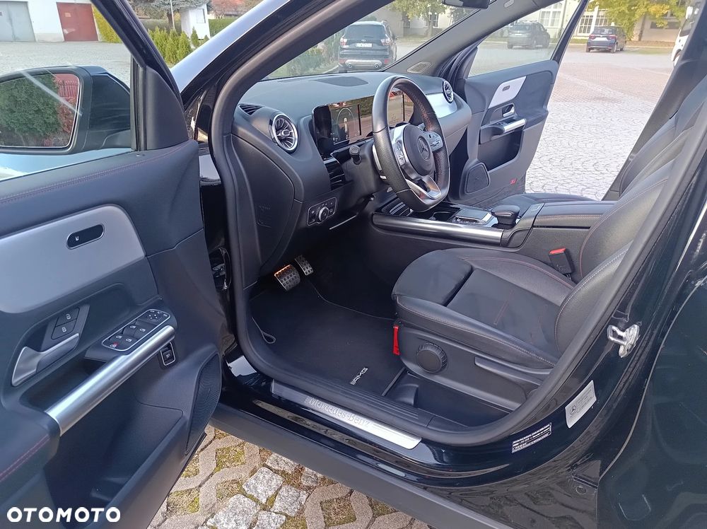 Mercedes-Benz GLA 200 d 4-Matic AMG Line - 33