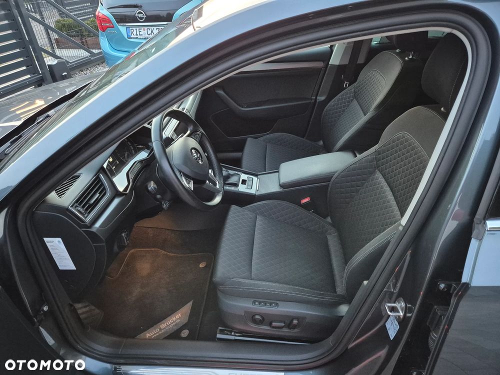 Skoda Superb 2.0 TDI Premium Edition - 10