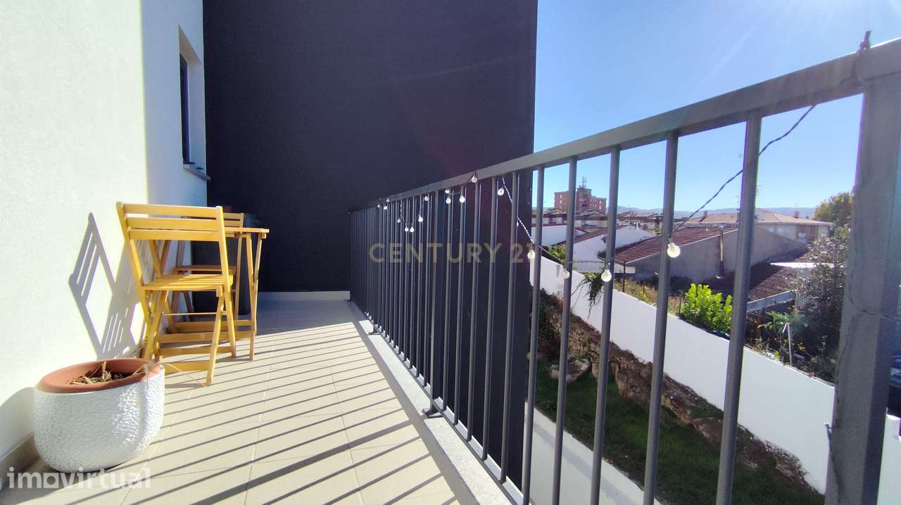 Apartamento T2 com Varanda, Garagem e Excelente Exposição Solar - Grande imagem: 4/15
