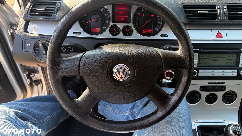 Volkswagen Passat 1.6 FSI Comfortline - 31