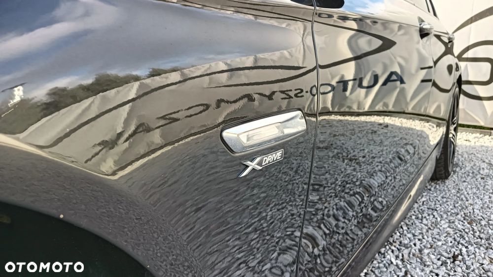 BMW Seria 5 550i xDrive - 12
