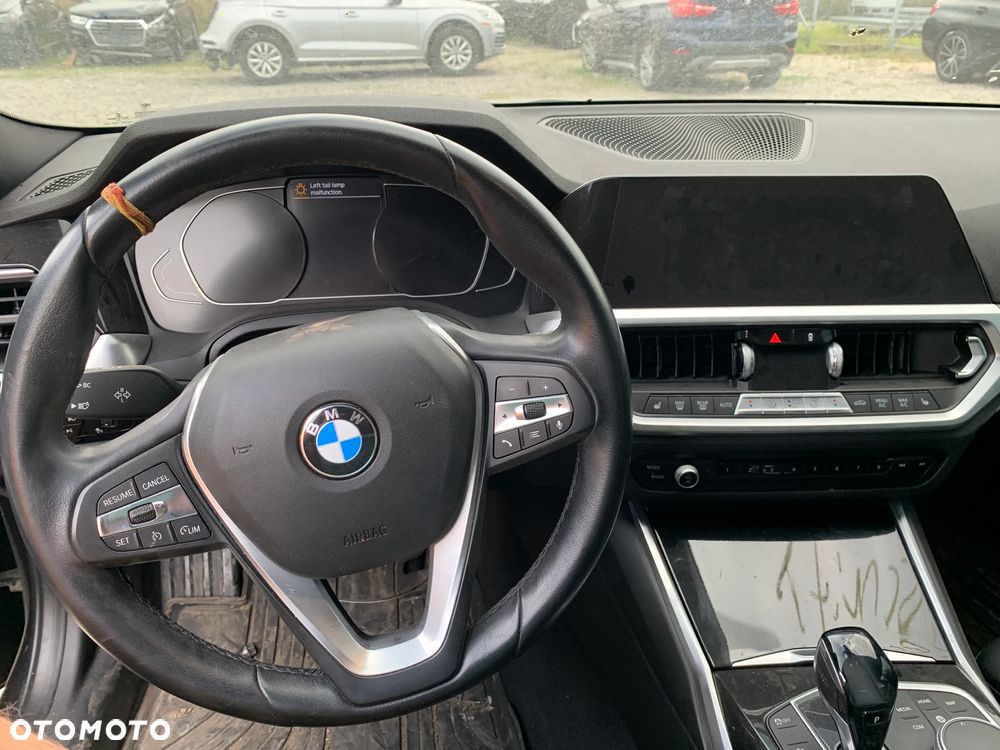BMW Seria 3 330i xDrive - 22