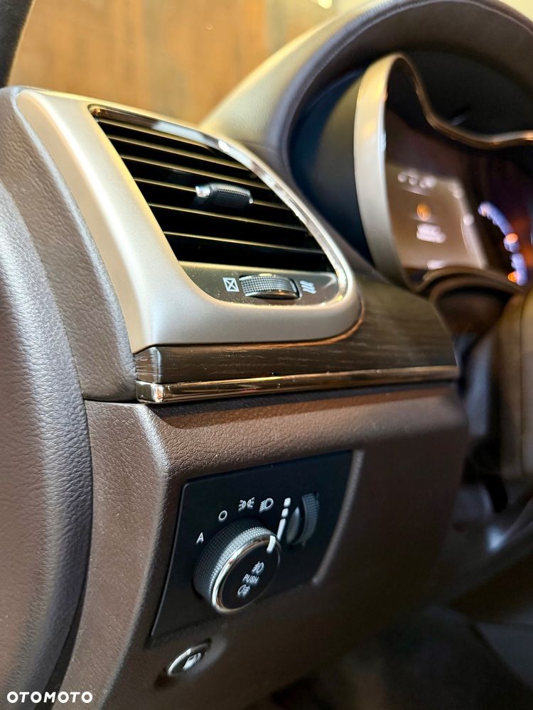 Jeep Grand Cherokee 5.7 V8 Overland Summit EU6 - 33