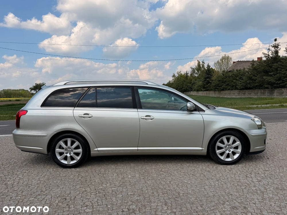 Toyota Avensis 1.8 VVT-i Luna - 2