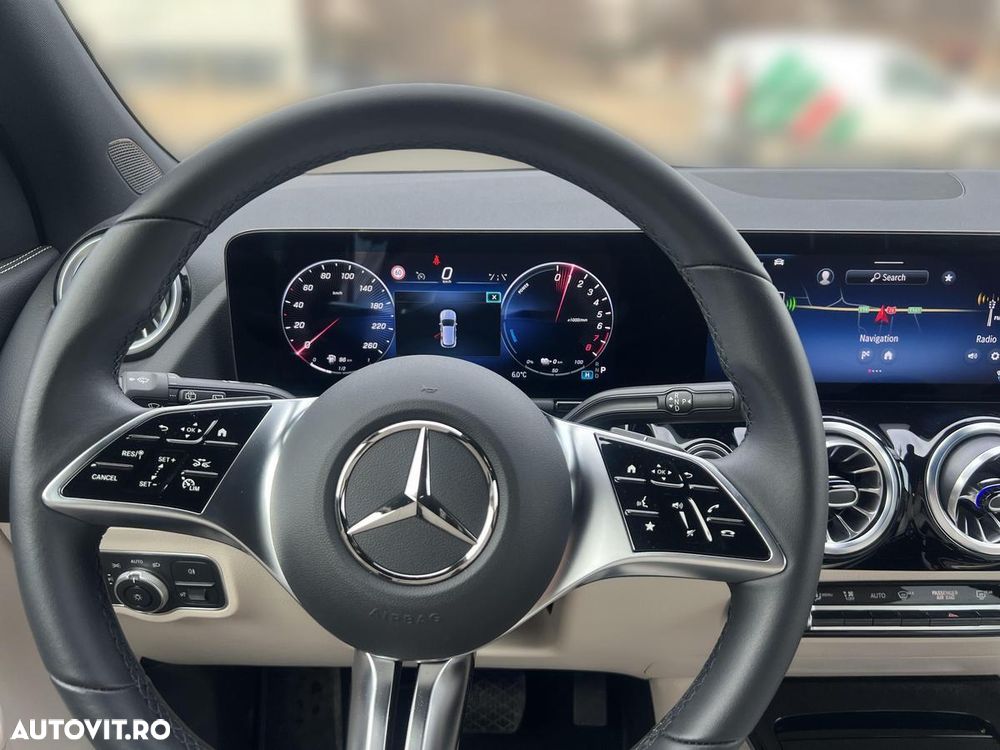 Mercedes-Benz GLA - 13