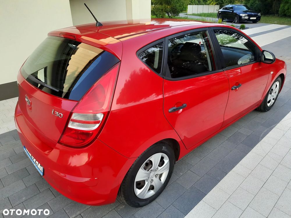 Hyundai i30 1.4 Base + - 12
