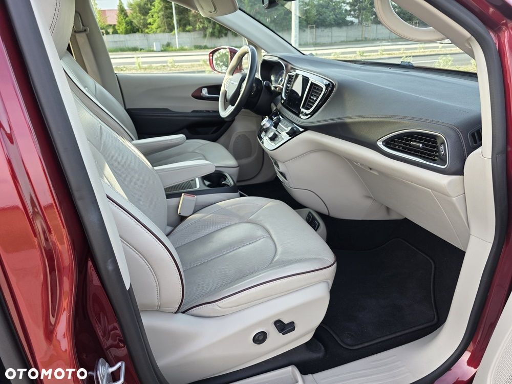 Chrysler Pacifica - 13