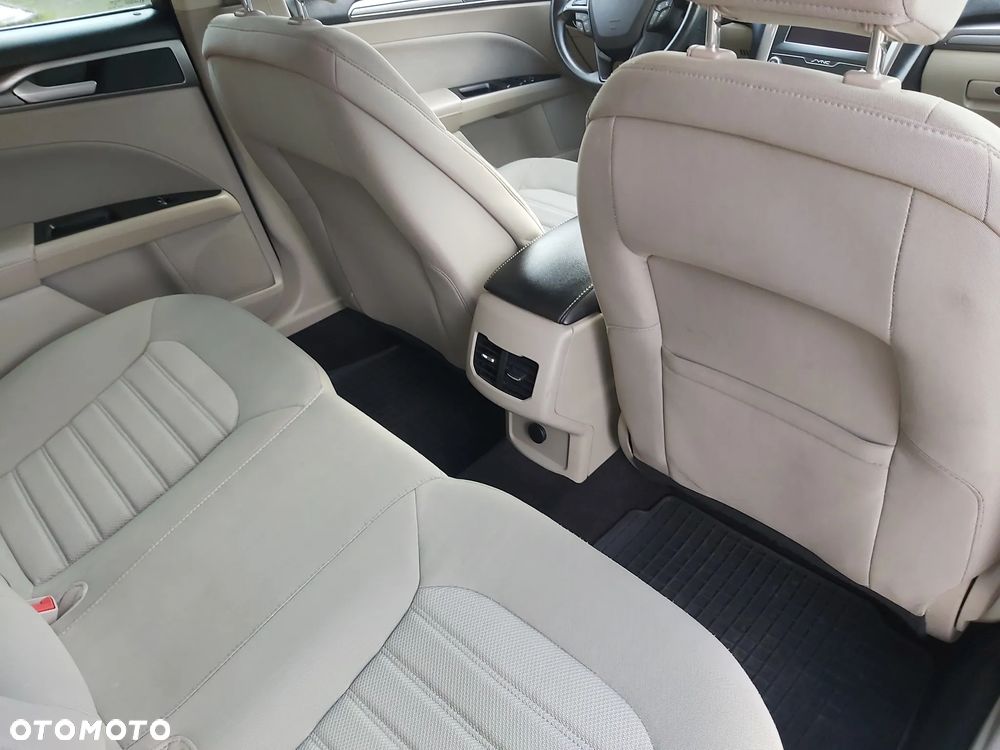 Ford Fusion - 11