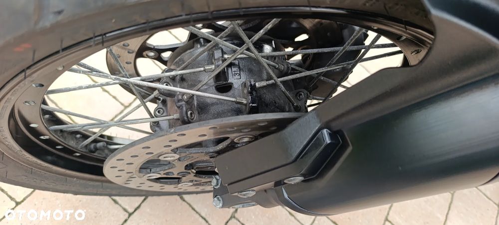 Suzuki V-STROM - 16