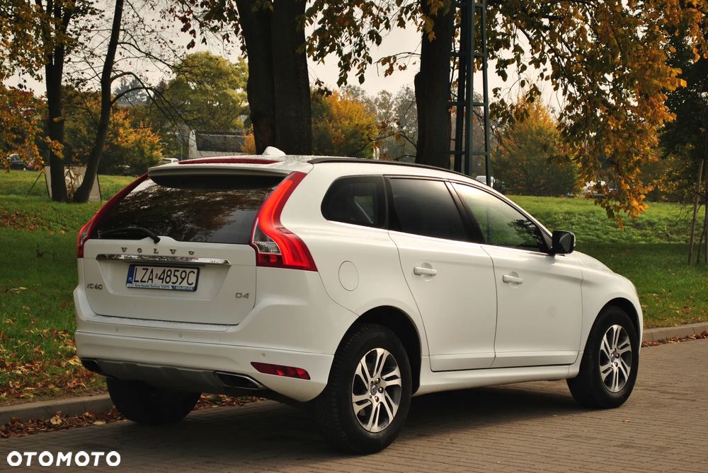 Volvo XC 60 D4 Geartronic Momentum - 11