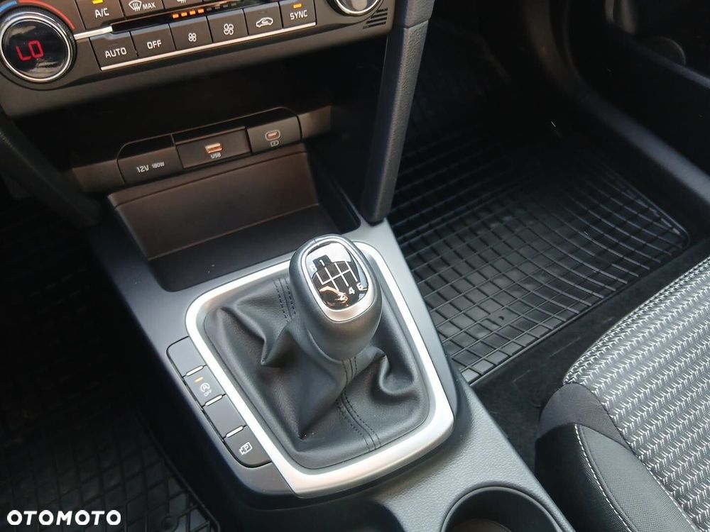 Kia Ceed 1.5 T-GDI M - 23