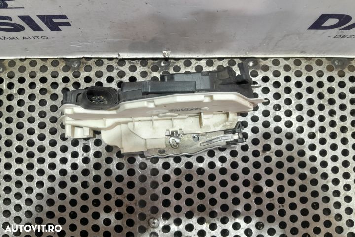 Broasca usa fata dreapta 5N2837016C 5N2837016C Volkswagen VW Tiguan 1 - 2