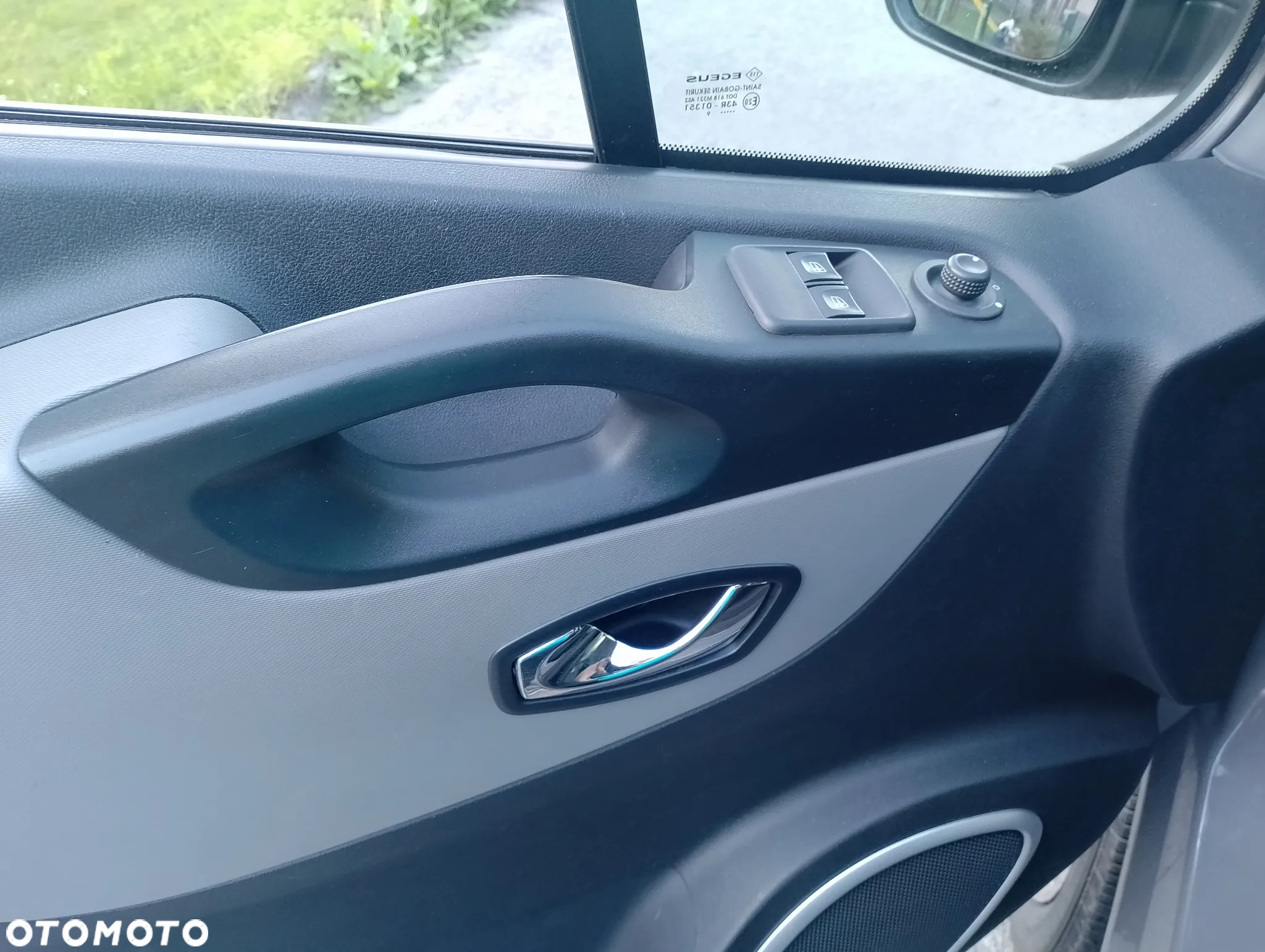 Nissan NV300 - 21