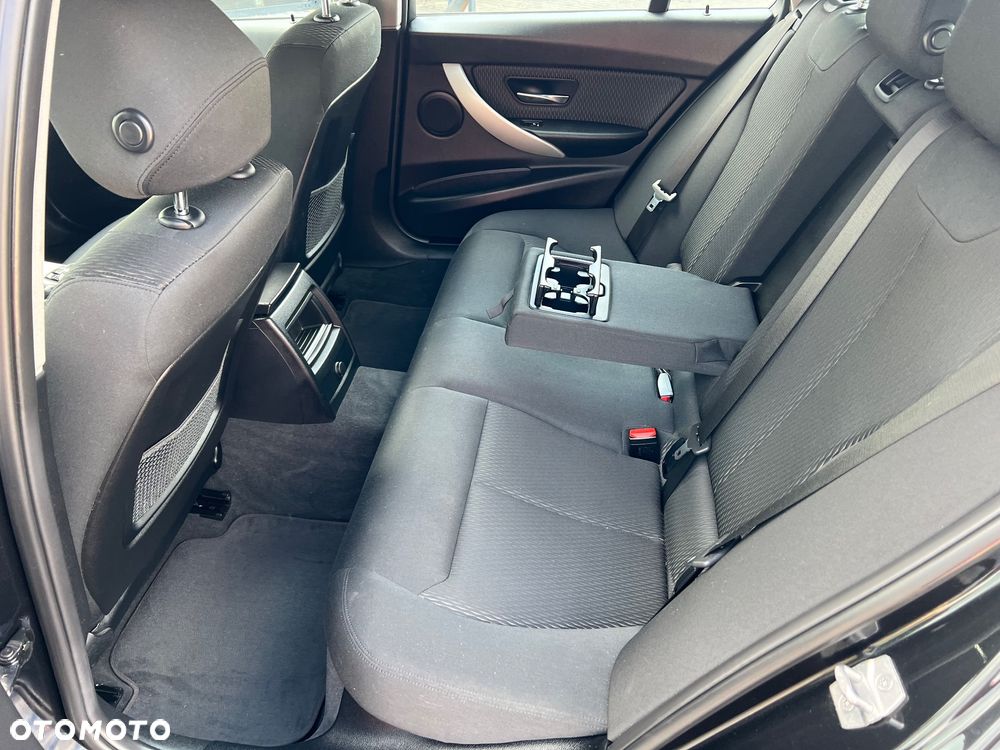 BMW Seria 3 318d Blue Performance Luxury Line - 16